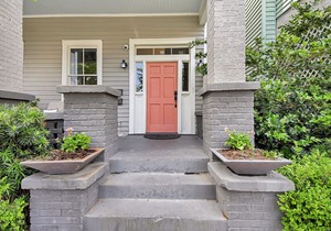 Quiet Renovated Apartment Close to Forsyth with Parking by Lucky Savannah