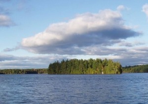 Quintessential Lakefront Cottage with Amazing Views!