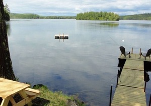 Quintessential Lakefront Cottage with Wonderful Views!