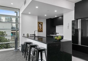 QV Stays Upscale Modern Viaduct Haven