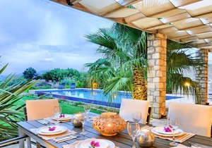 R 193 Spacious 5 bedroom Mansion with Private Bathrooms with Heated Swimming Pool