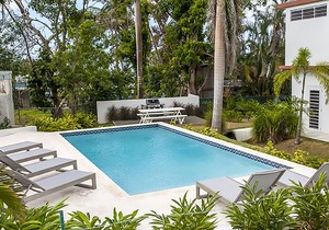 R Casa Unit 2 at Steps Beach: Newly Renovated Home with all the bells & whistles