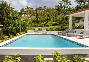 R Casa Unit 2 at Steps Beach: Newly Renovated Home with all the bells & whistles