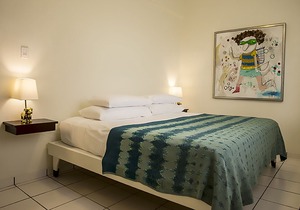 R Casa Unit 2 at Steps Beach: Newly Renovated Home with all the bells & whistles