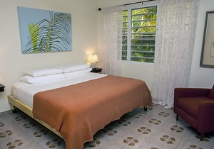 R Casa Unit 3 at Steps Beach: Newly Home with all the bells and whistles