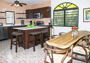 R Casa Unit 3 at Steps Beach: Newly Home with all the bells and whistles