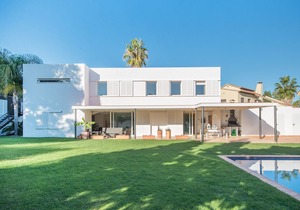 R6 Modern Villa 300m from the Comaruga beach