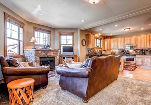 Rachel Lane Home: Views, Style, Hot Tub