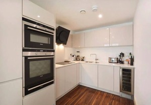 Radiant 1 BDR Apt w/Terrace&Excellent Travel Links