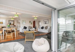 Radiant Rainbow Point - Taupo Holiday Home