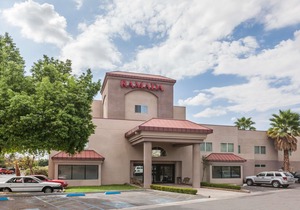 Ramada by Wyndham Bakersfield North