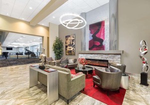 Ramada by Wyndham Des Moines Airport Hotel