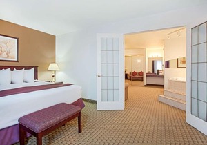Ramada by Wyndham Red Deer Hotel & Suites