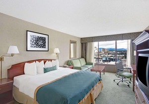 Ramada by Wyndham Reno Hotel & Casino