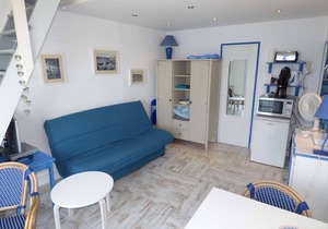 Rare at the location, foot in the beach, full sea view