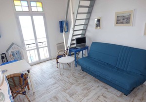 Rare at the location, foot in the beach, full sea view