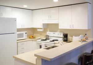 Rare Find! 4 Comfortable Units, Full Kitchen, Close to Chinatown