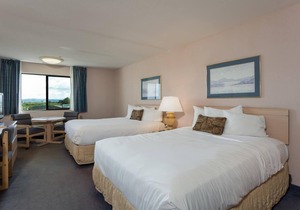 RARE FIND! COMFY UNIT FOR 4, SAUNA, POOL AND GYM