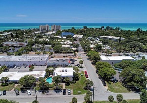 Rare Gem In Siesta Key Village