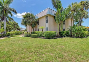 Rare Gem In Siesta Key Village