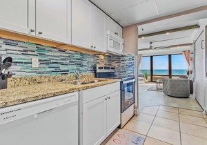 RARE JACUZZI HONEYMOON CONDO/1000SQFT/2BATH/SWING