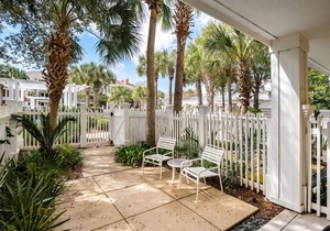 RARE Poolside Studio at Baytowne Wharf! Walk out to Pool, Hot Tub, Beach Tram