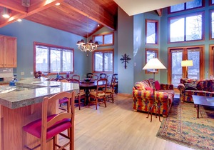 Rare ski-in/ski-out in lower DV! Quick access to ski school, Spacious and cozy!