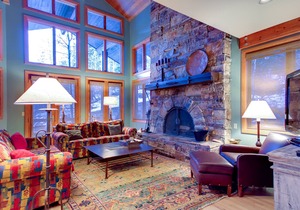 Rare ski-in/ski-out in lower DV! Quick access to ski school, Spacious and cozy!