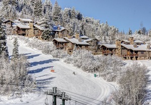 Rare ski-in/ski-out in lower DV! Quick access to ski school, Spacious and cozy!