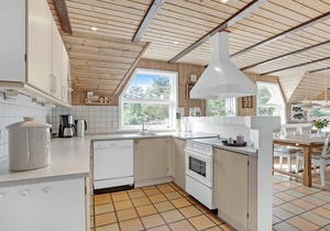 Really cozy furnished cottage with a thatched roof.
