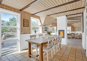 Really cozy furnished cottage with a thatched roof.