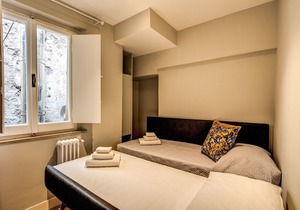 Recently restructured apartment on Via dei Cappellari, at walking distance from all tourist sites.