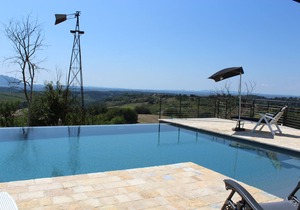 Red apartment in villa with swimming pool between Rome, the Terme dei Papi and Umbria