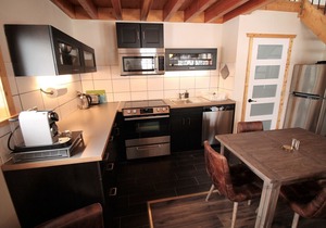 Red Cariboo Resort - Lake View Apartment