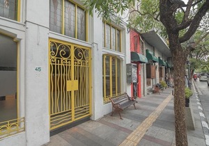 RedDoorz Hostel near Braga Citywalk
