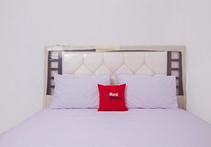 RedDoorz Near Stan
