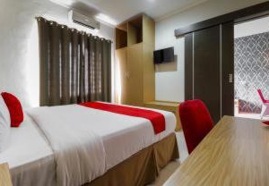 RedDoorz Plus near Pantai Losari