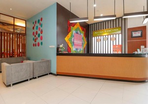 RedDoorz Plus near Pantai Losari