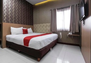 RedDoorz Plus @ Tuparev Cirebon