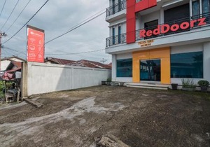 RedDoorz Syariah near Jamtos Jambi