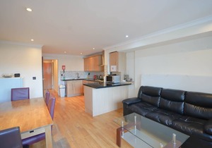 *REDUCED*12 minutes to London Bridge - Immaculate City Balcony Apartment, Zone 1