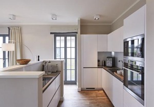 Reetland am Meer - Luxus Reetdachvilla mit 3 Schlafzimmern, Sauna und Kamin E17