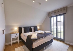 Reetland am Meer - Luxus Reetdachvilla mit 3 Schlafzimmern, Sauna und Kamin E17