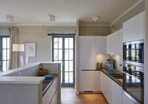 Reetland am Meer - Luxus Reetdachvilla mit 3 Schlafzimmern, Sauna und Kamin E23