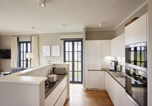 Reetland am Meer - Luxus Reetdachvilla mit 3 Schlafzimmern, Sauna und Kamin F12