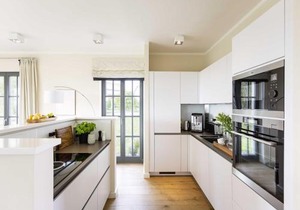Reetland am Meer - Luxus Reetdachvilla mit 3 Schlafzimmern, Sauna und Kamin E07