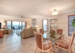 Reflections on the Gulf 504, Sleeps 6, 2 Bedroom, Gulf Front, Pool, Spa