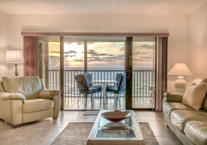 Reflections on the Gulf 504, Sleeps 6, 2 Bedroom, Gulf Front, Pool, Spa