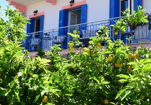 Reginas Studios & Apartments- Fiscardo view apartment