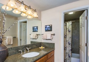 Relax and Unwind! FREE Parking and Full Service Spa, Near Zephyr Cove Beach!